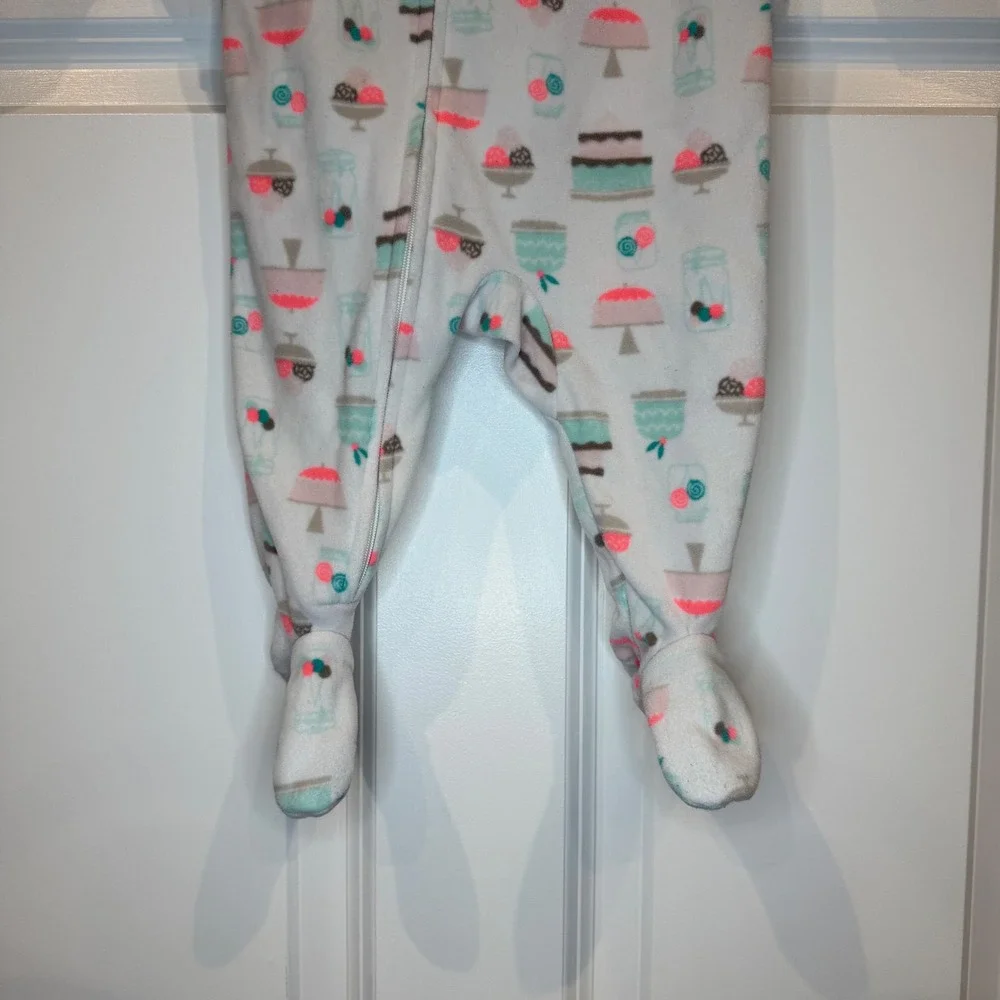 Carter's Baby Girls Size 6 Months Footie Pajamas Sleepers Cake Dessert Print‎